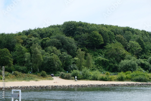 FU 2022-07-29 EckKiel 380 Vor dem Wald ist ein kleiner Strand