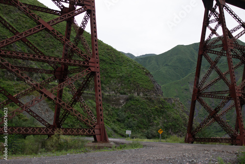 Bajo el puente de hierro