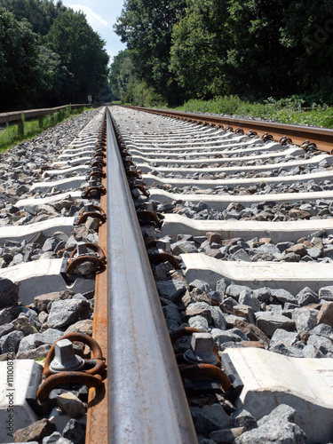 Schiene und Gleibett - erneuerte Bahnstrecke einer Regionalbahn